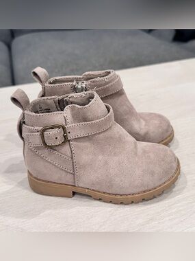 Old Navy Kids Suede Ankle Boots in Light Taupe